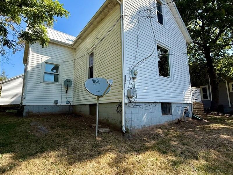 220 Oaklawn Avenue, Woodsfield, OH 43793 Photo 5