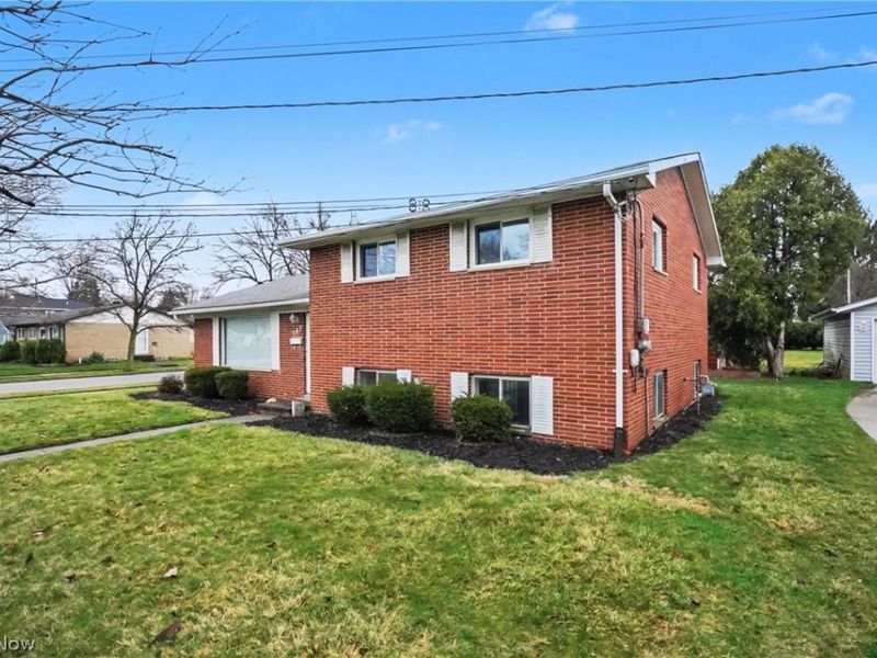 347 Beeler Drive, Berea, OH 44017 Photo 2