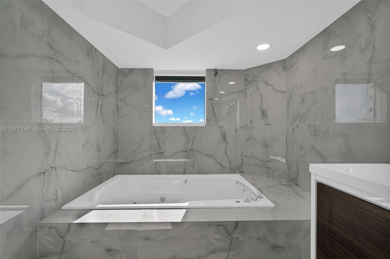 16485 Collins Ave , Unit 738, Sunny Isles Beach, FL 33160 Photo