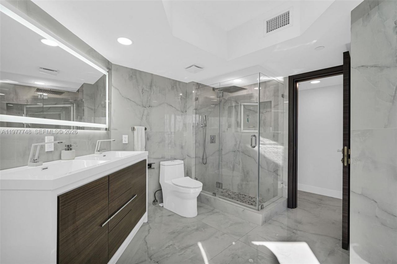 16485 Collins Ave , Unit 738, Sunny Isles Beach, FL 33160 Photo