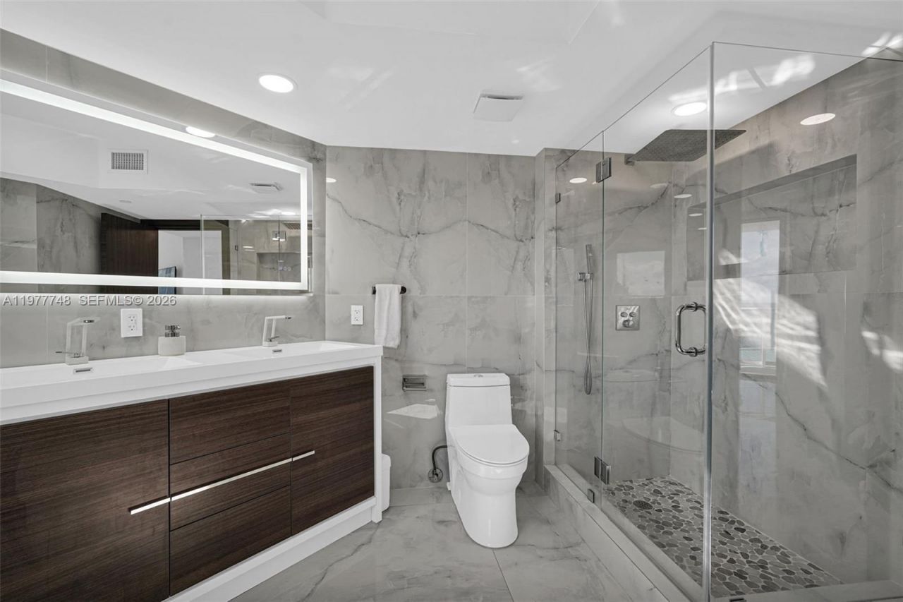 16485 Collins Ave , Unit 738, Sunny Isles Beach, FL 33160 Photo