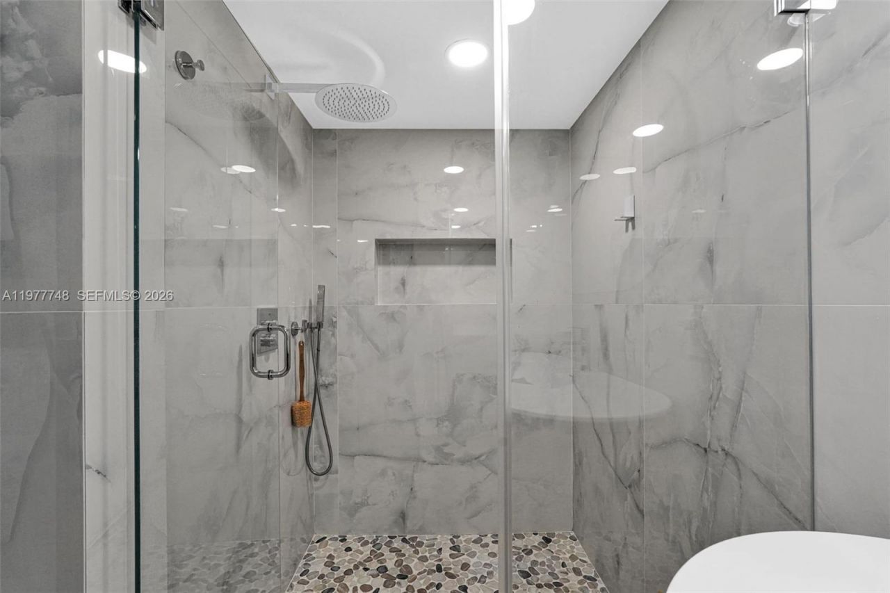 16485 Collins Ave , Unit 738, Sunny Isles Beach, FL 33160 Photo