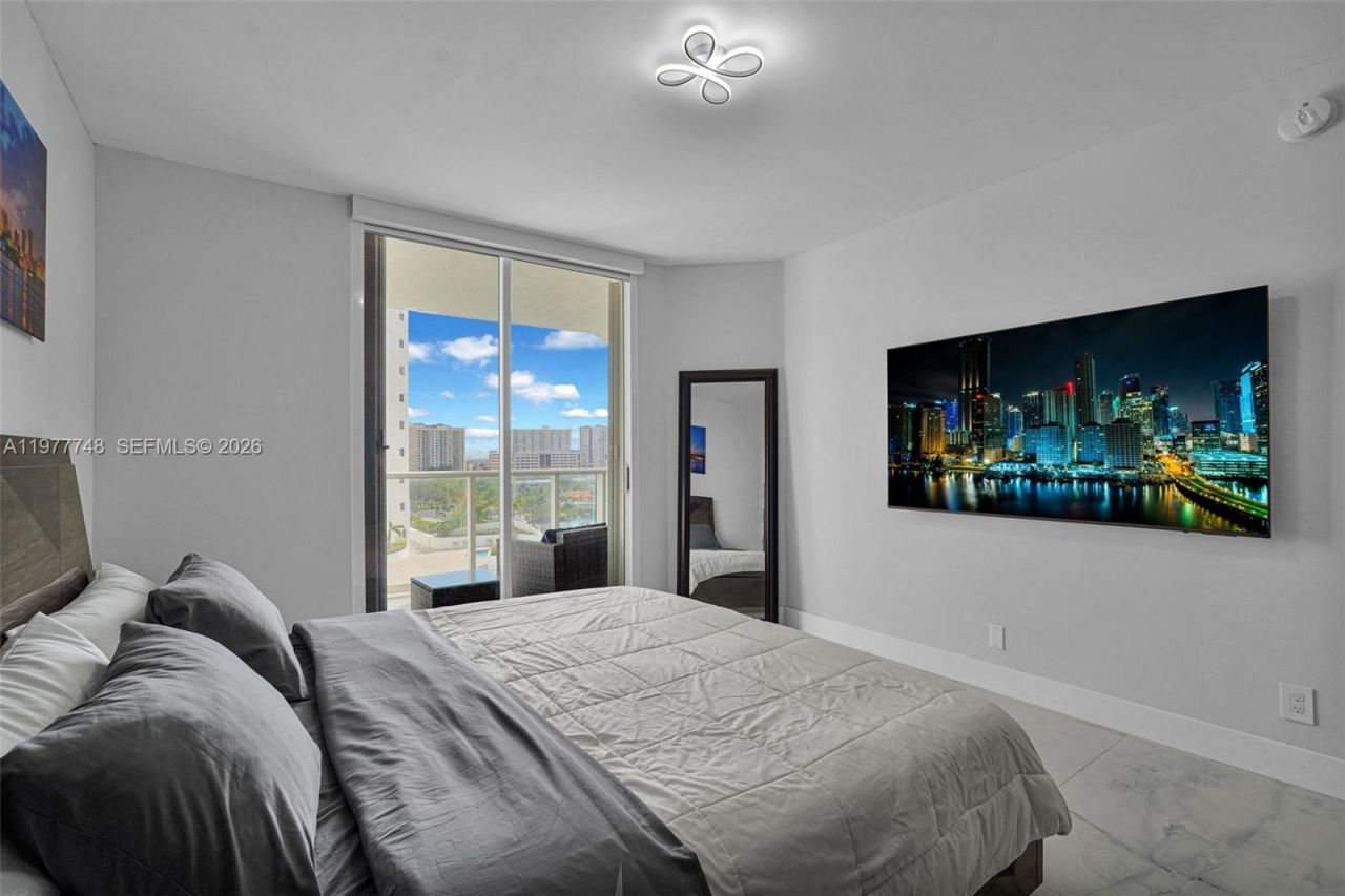 16485 Collins Ave , Unit 738, Sunny Isles Beach, FL 33160 Photo