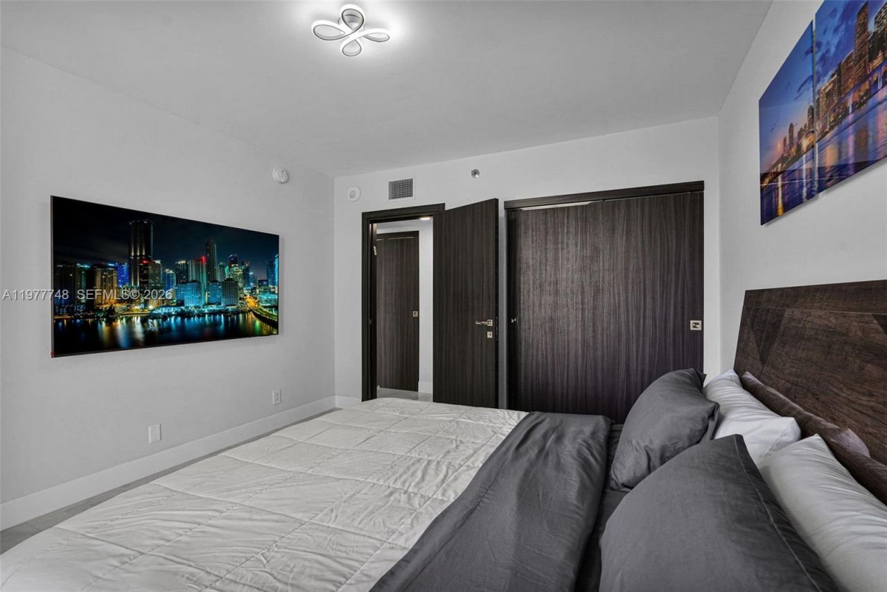 16485 Collins Ave , Unit 738, Sunny Isles Beach, FL 33160 Photo