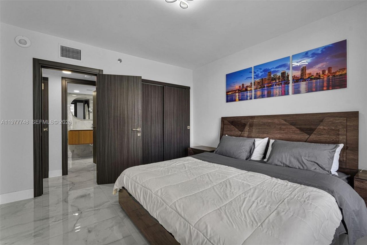 16485 Collins Ave , Unit 738, Sunny Isles Beach, FL 33160 Photo