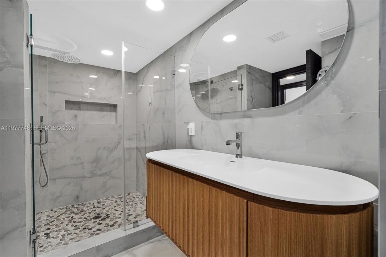 16485 Collins Ave , Unit 738, Sunny Isles Beach, FL 33160 Photo