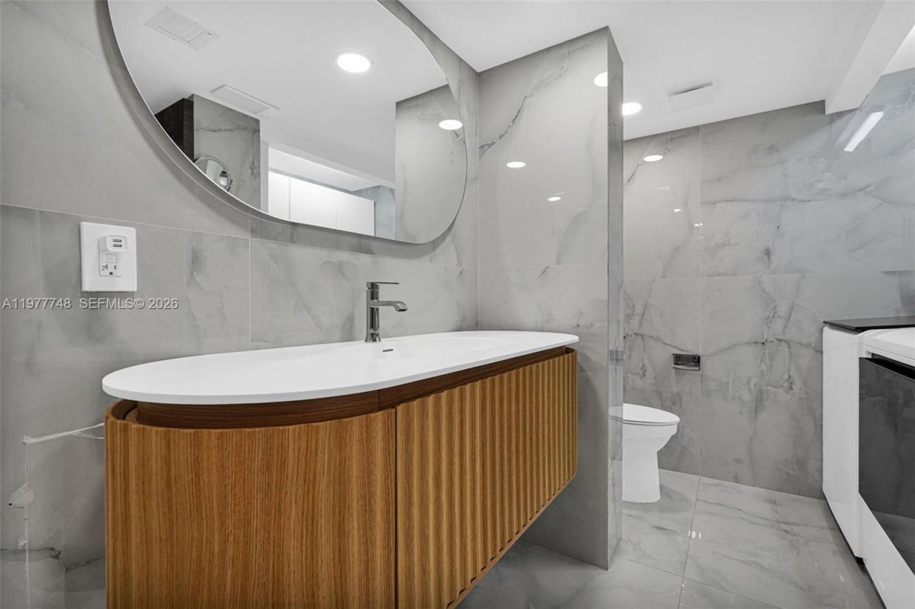 16485 Collins Ave , Unit 738, Sunny Isles Beach, FL 33160 Photo