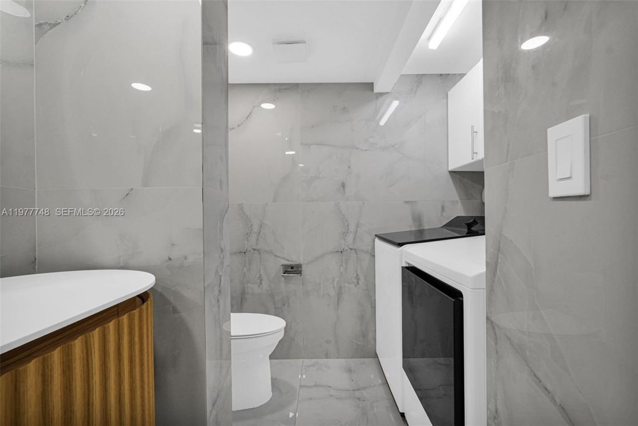 16485 Collins Ave , Unit 738, Sunny Isles Beach, FL 33160 Photo