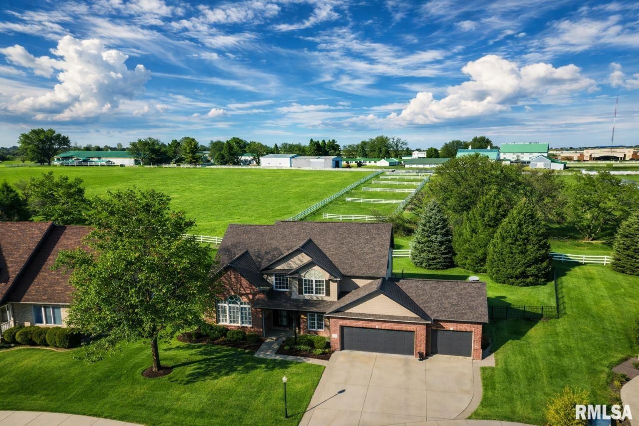 5807 W Ivybridge Place, Peoria, IL 61615 Main Photo