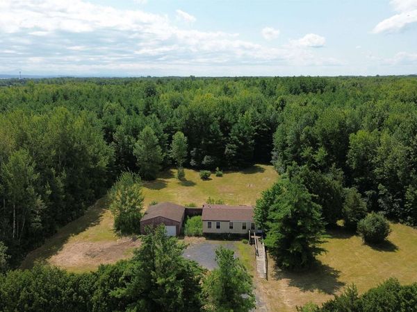83 Hyde Road, Grand Isle, VT 05458