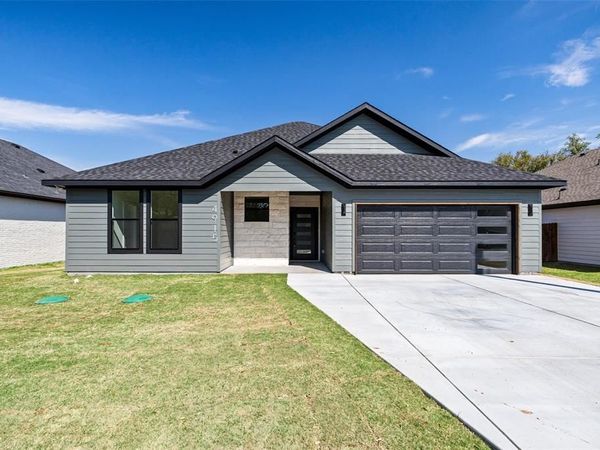 4915 Wichita Street, Granbury, TX 76048