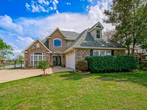 121 LAKEWOOD Drive , LaPlace, LA 70068