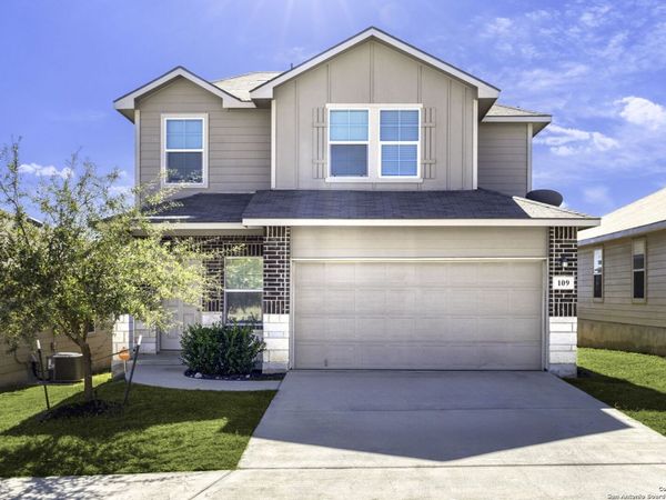 109 Hogans Aly, Floresville, TX 78114