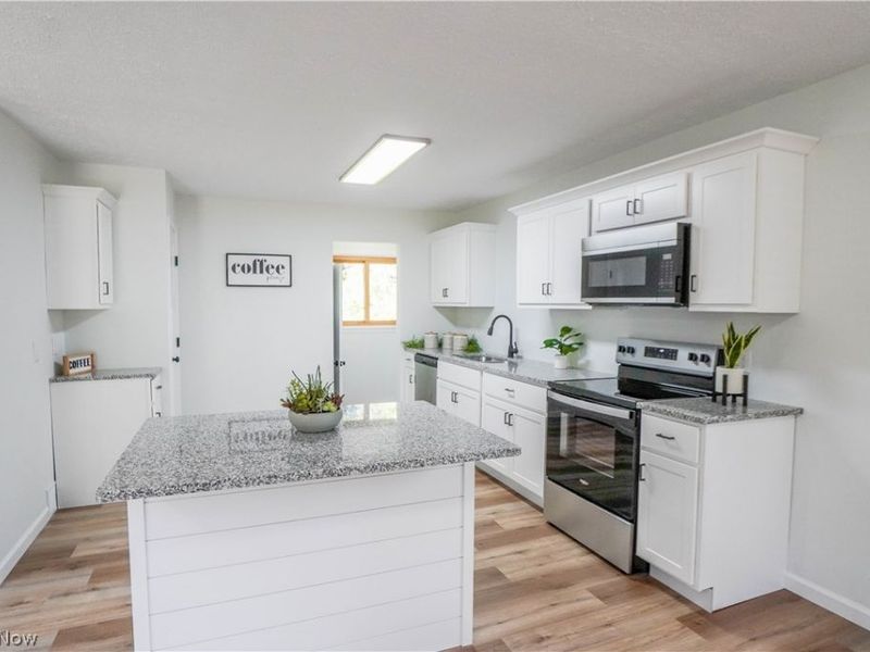 1548 Sunside Drive, Akron, OH 44321 Photo 12