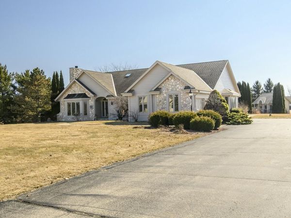 S88W34777 Nesting LANE, Eagle, WI 53119