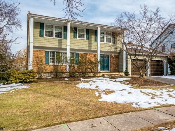 34 Stratford Cir, Edison, NJ 08820