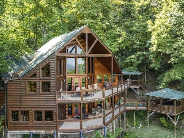 3280 Balsam Slopes Rd, Sevierville, TN 37862