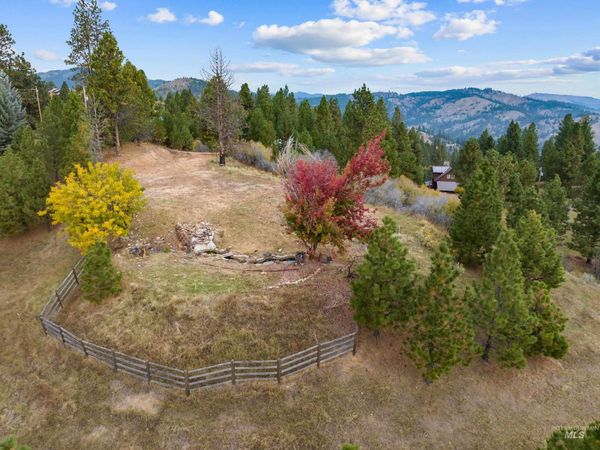 210 Evergreen Dr, Boise, ID 83716