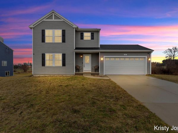 426 Oak View Drive, Middleville, MI 49333