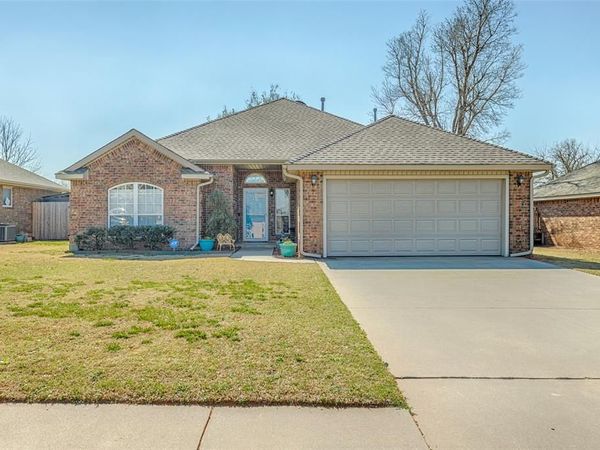 728 E Linden Lane, Mustang, OK 73064