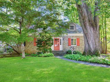 31 Bellingham Lane , Great Neck, NY 11023