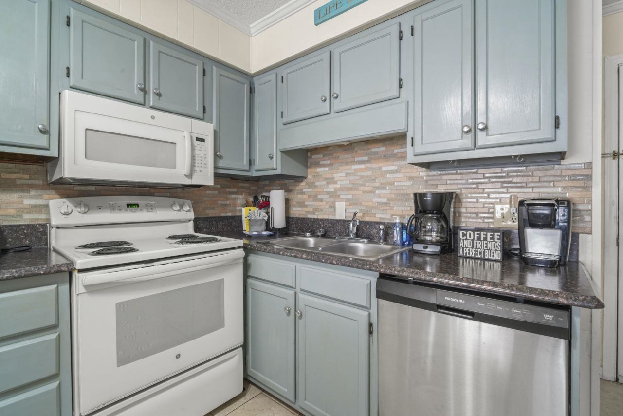 9620 Shore Dr.  Photo 11