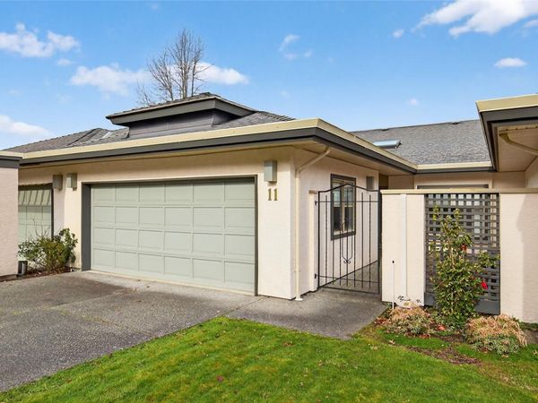 4360 Emily Carr Dr, Unit 11, Saanich, BC V8X 4Y4