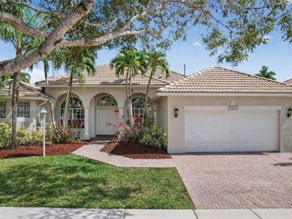 1221 NW 141st Ave, Pembroke Pines, FL 33028