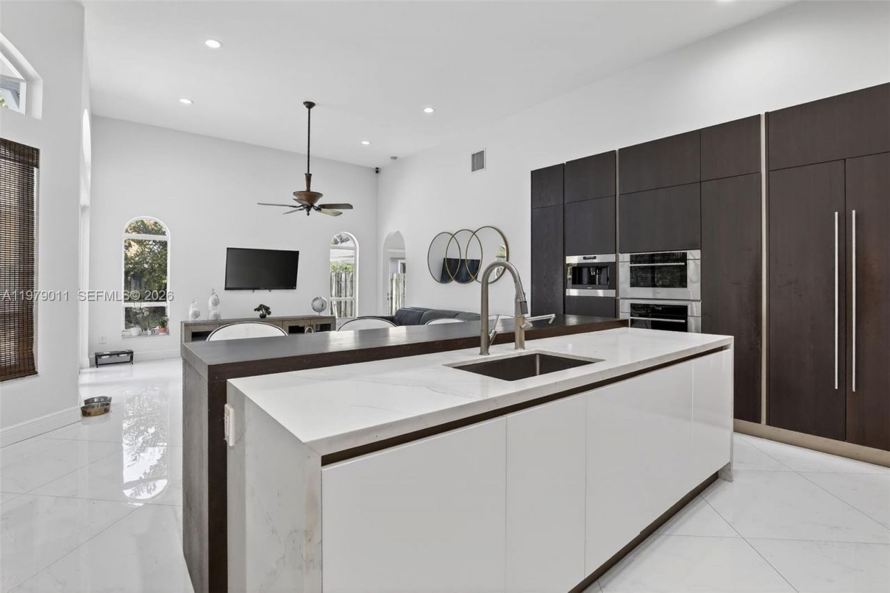 1221 NW 141st Ave, Pembroke Pines, FL 33028 Photo