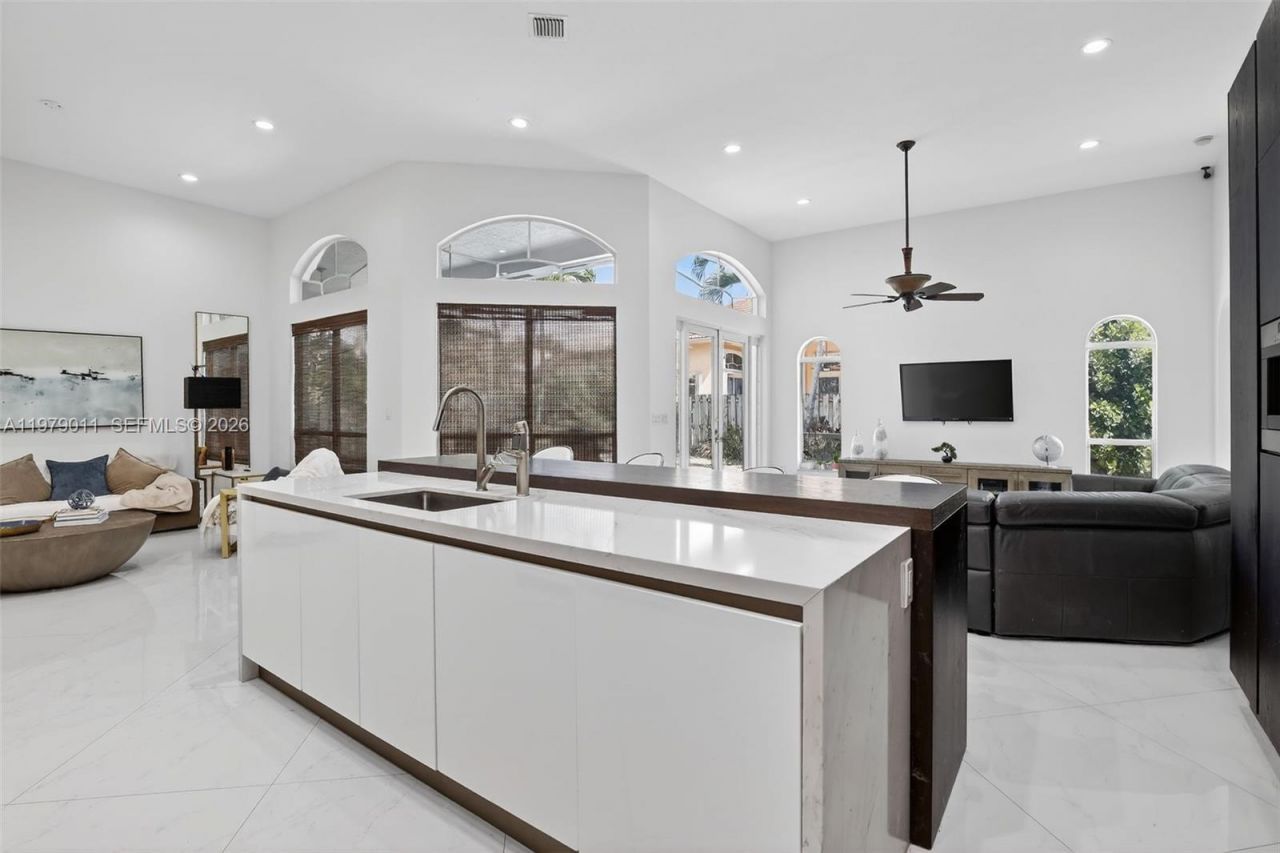 1221 NW 141st Ave, Pembroke Pines, FL 33028 Photo