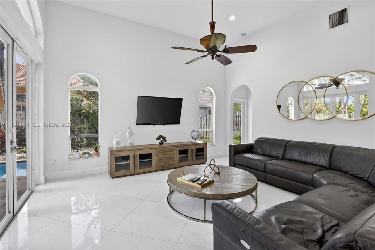 1221 NW 141st Ave, Pembroke Pines, FL 33028 Photo