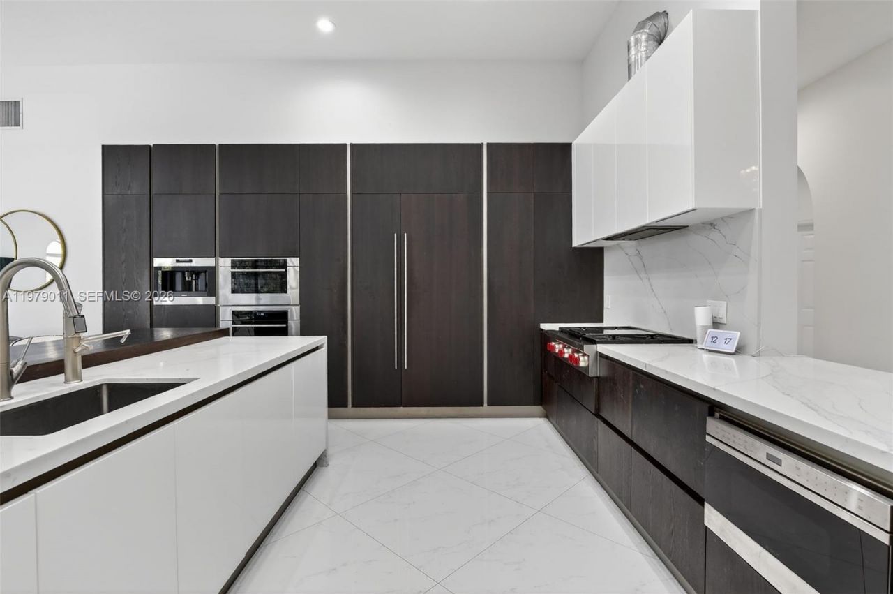 1221 NW 141st Ave, Pembroke Pines, FL 33028 Photo