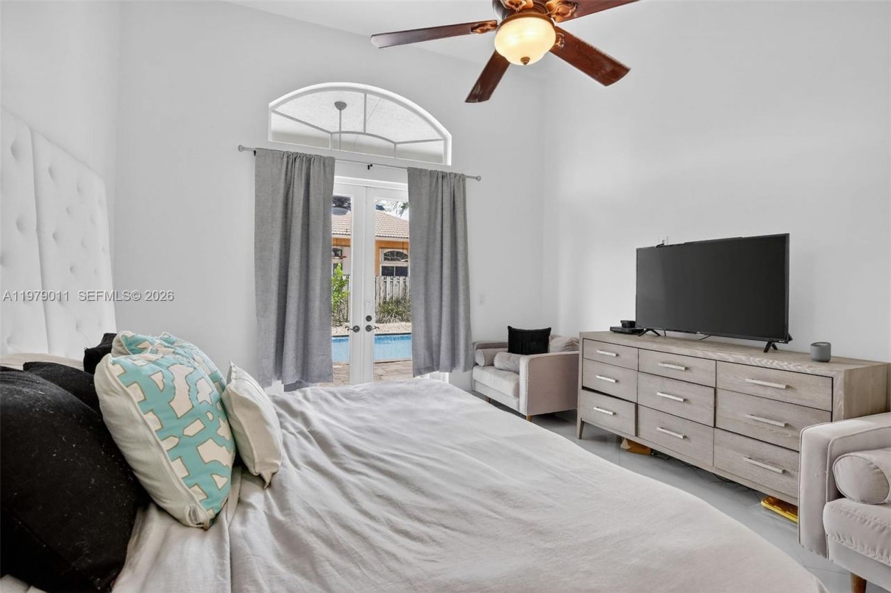 1221 NW 141st Ave, Pembroke Pines, FL 33028 Photo