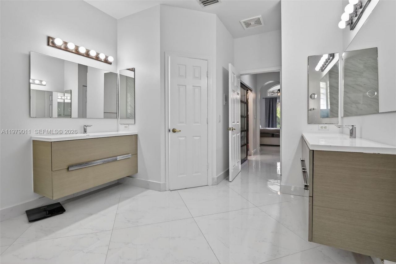 1221 NW 141st Ave, Pembroke Pines, FL 33028 Photo