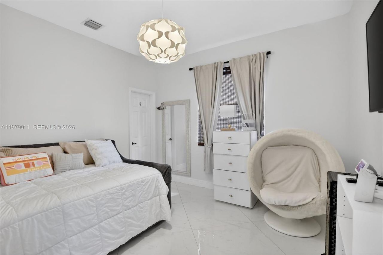 1221 NW 141st Ave, Pembroke Pines, FL 33028 Photo