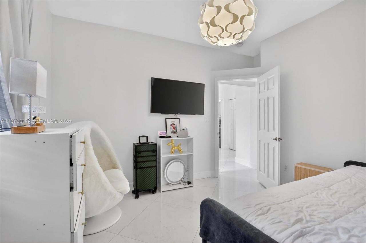 1221 NW 141st Ave, Pembroke Pines, FL 33028 Photo