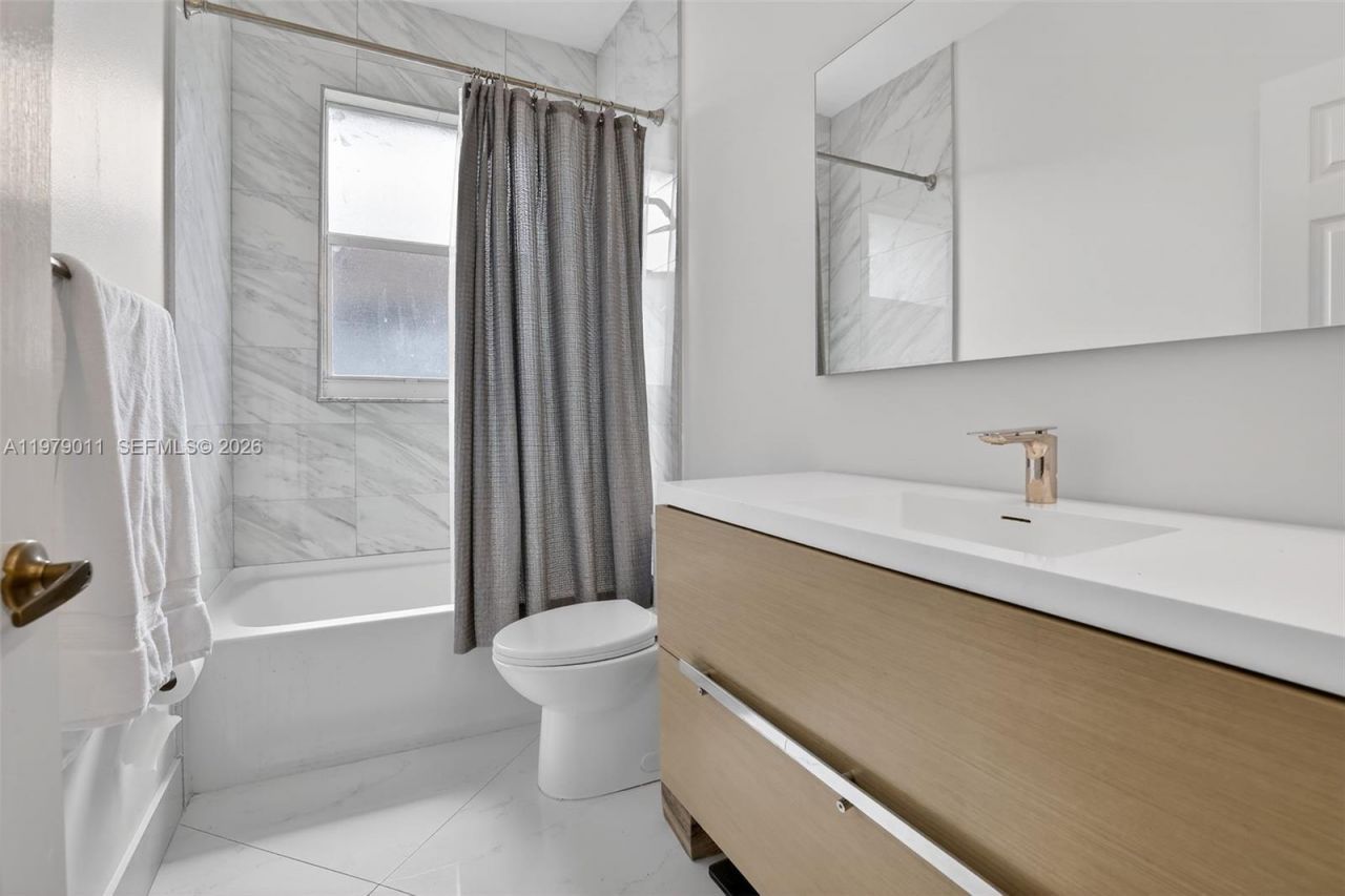 1221 NW 141st Ave, Pembroke Pines, FL 33028 Photo