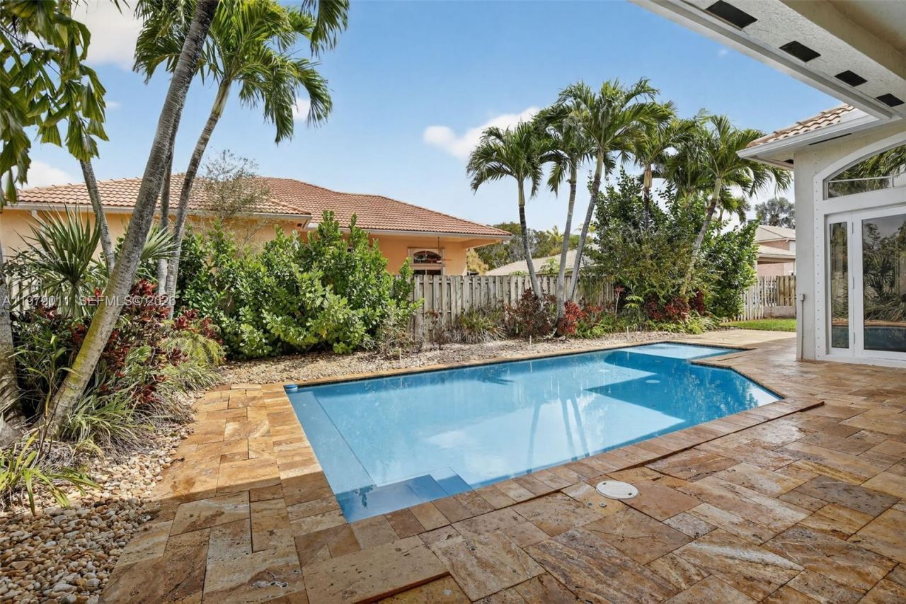 1221 NW 141st Ave, Pembroke Pines, FL 33028 Photo