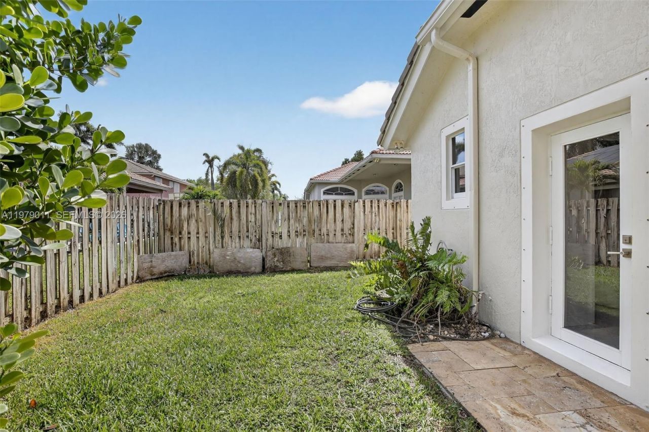 1221 NW 141st Ave, Pembroke Pines, FL 33028 Photo