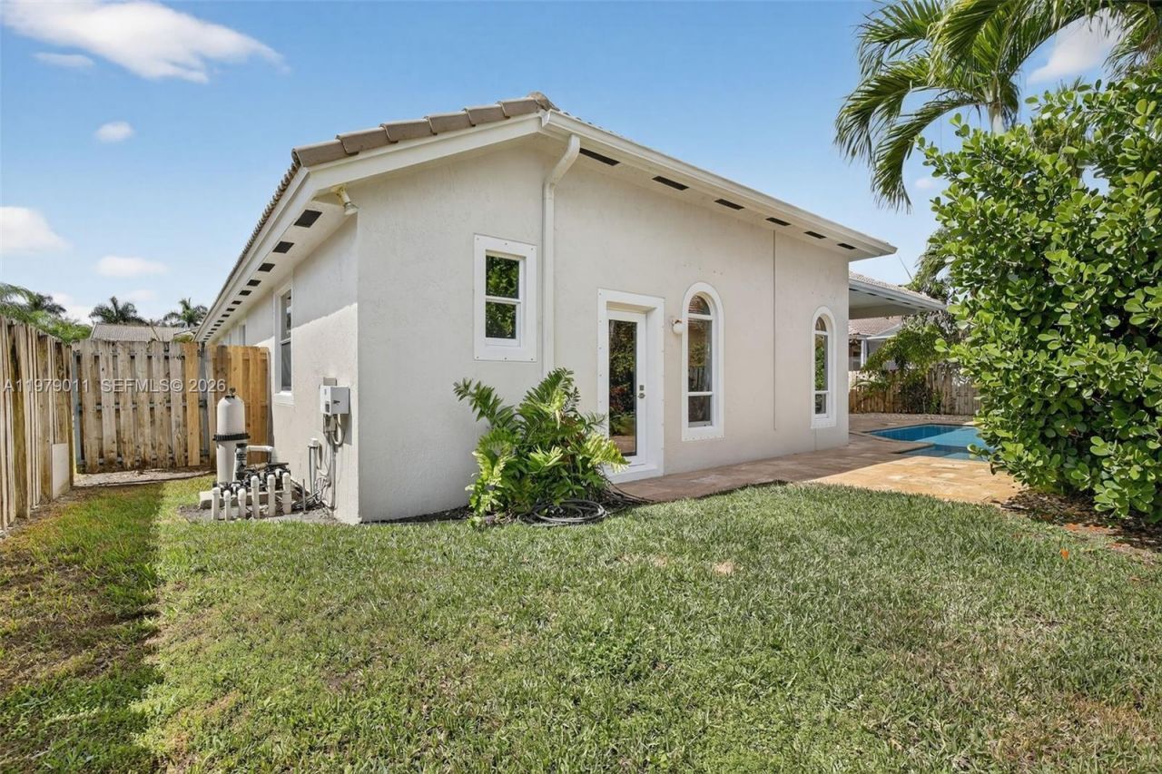 1221 NW 141st Ave, Pembroke Pines, FL 33028 Photo