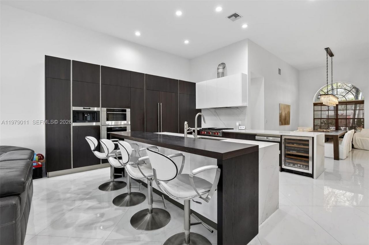 1221 NW 141st Ave, Pembroke Pines, FL 33028 Photo