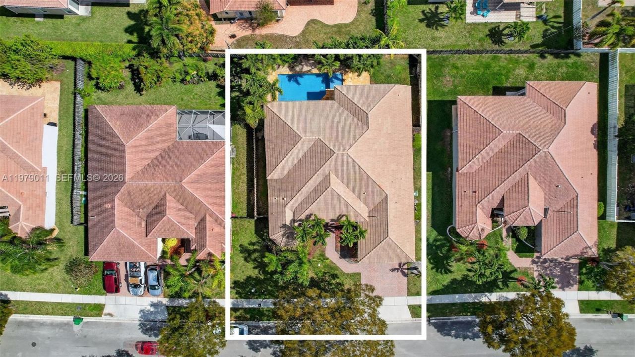 1221 NW 141st Ave, Pembroke Pines, FL 33028 Photo