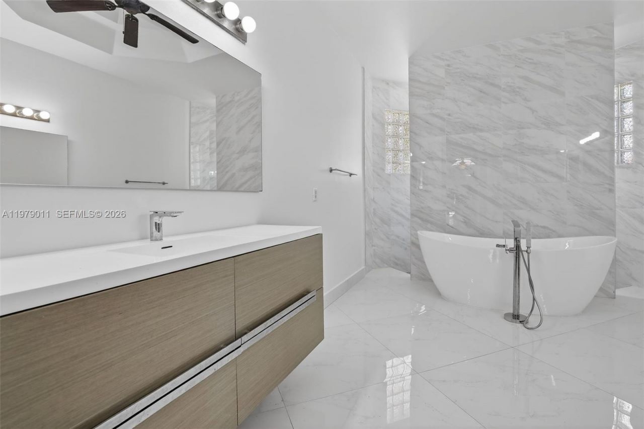 1221 NW 141st Ave, Pembroke Pines, FL 33028 Photo