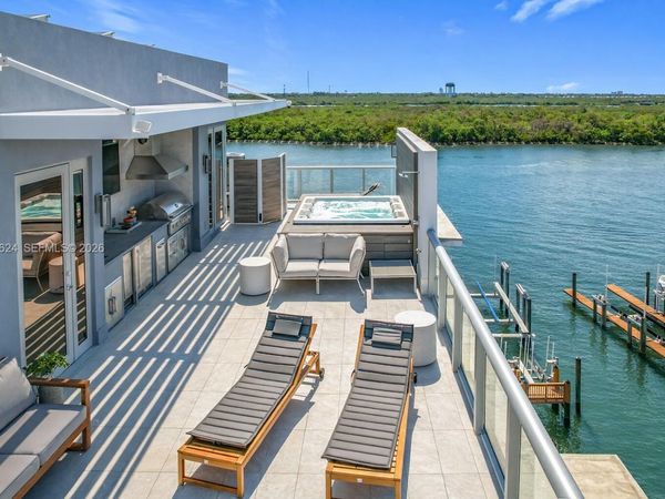 2890 N Ocean Dr, Hollywood, FL 33019