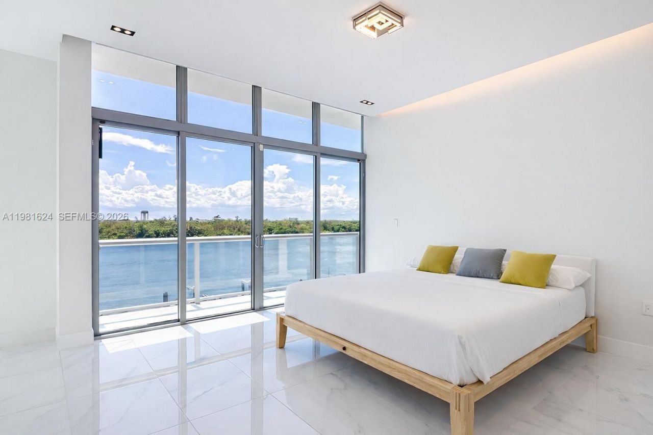 2890 N Ocean Dr, Hollywood, FL 33019 Photo