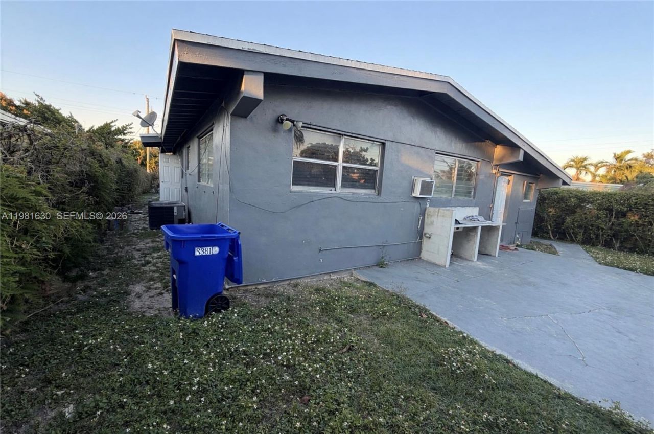 354 NE 173rd St, North Miami Beach, FL 33162 Photo