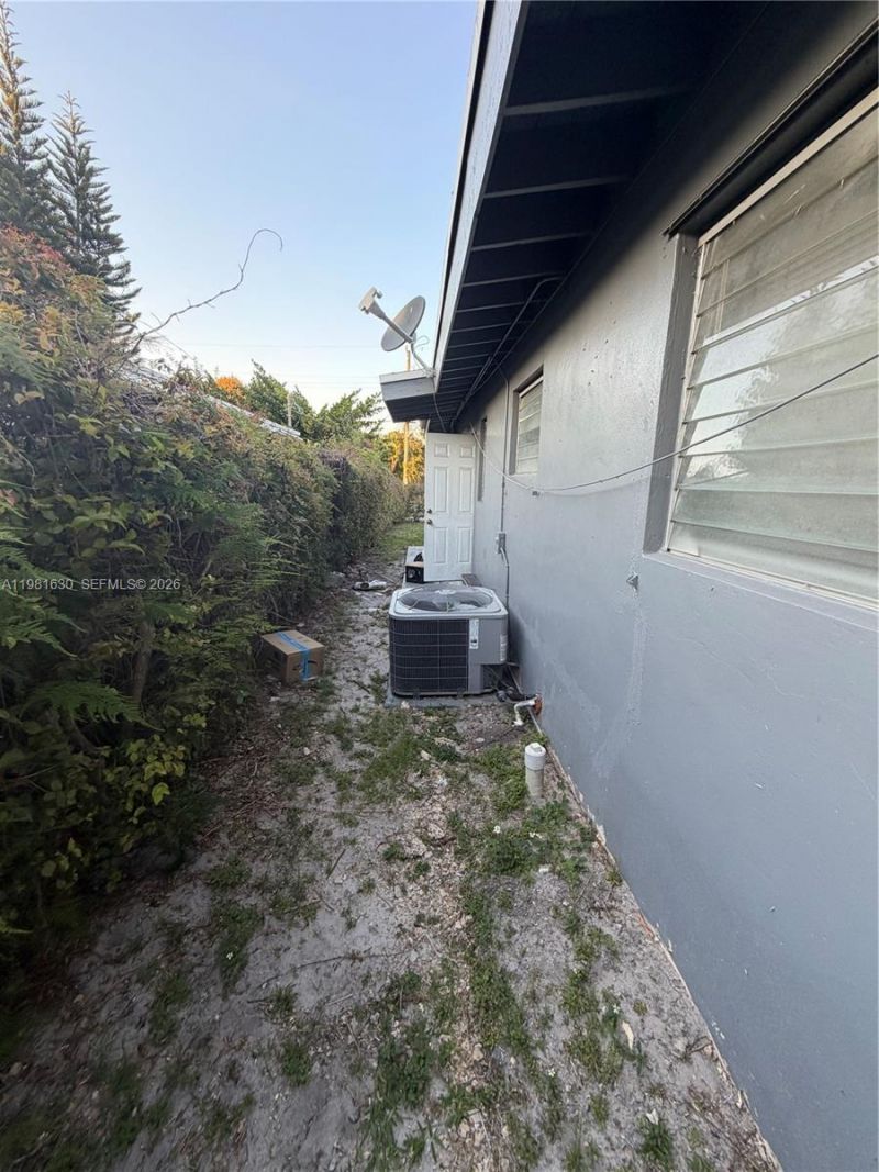 354 NE 173rd St, North Miami Beach, FL 33162 Photo
