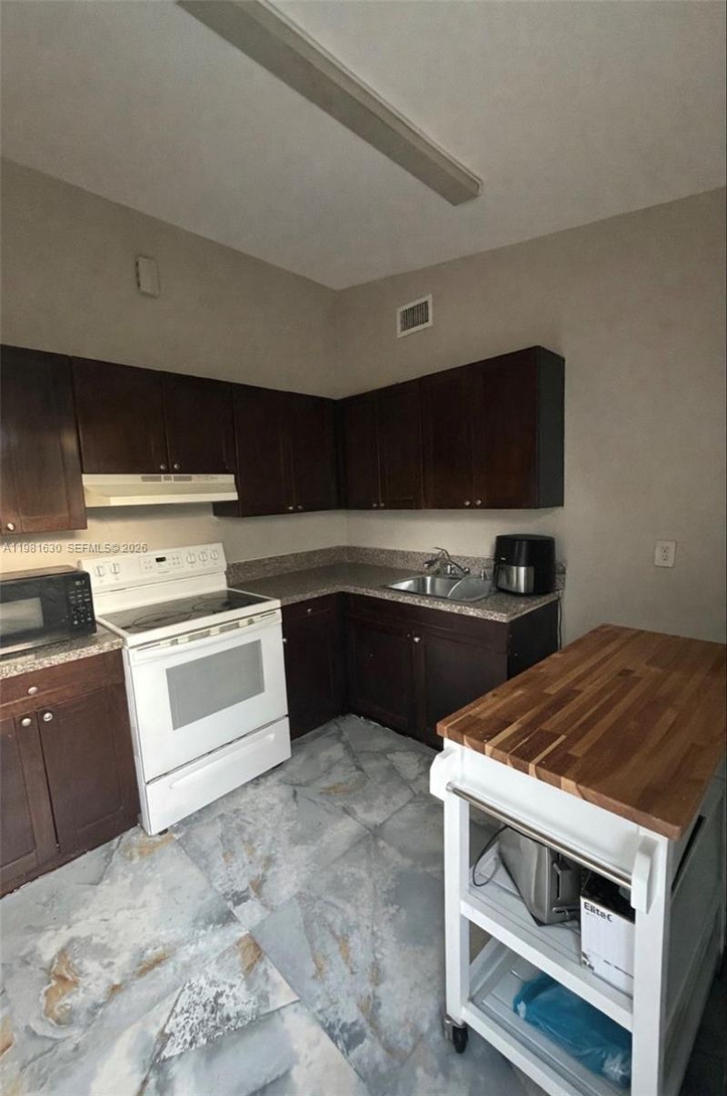 354 NE 173rd St, North Miami Beach, FL 33162 Photo