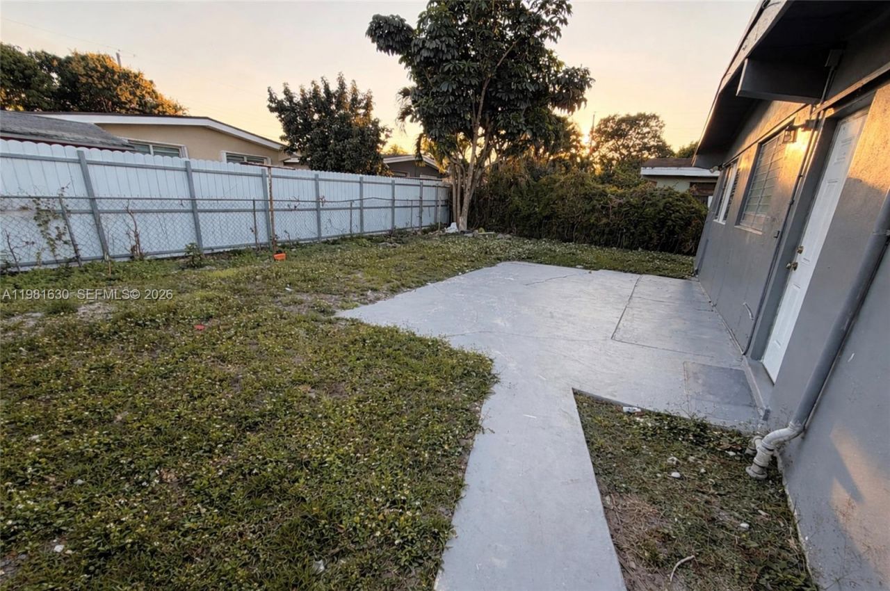 354 NE 173rd St, North Miami Beach, FL 33162 Photo