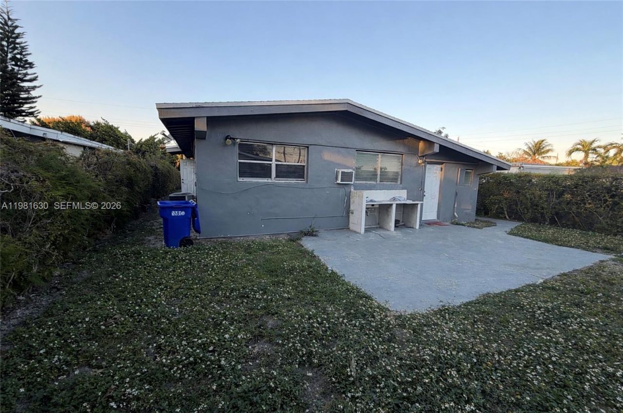 354 NE 173rd St, North Miami Beach, FL 33162 Photo